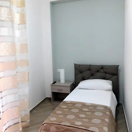 Acrobatic Couette-café Villa San Giovanni