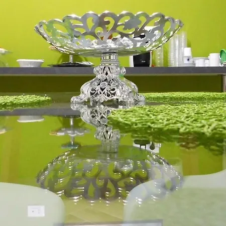 Acrobatic לינה וארוחת בוקר