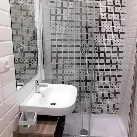 לינה וארוחת בוקר Acrobatic