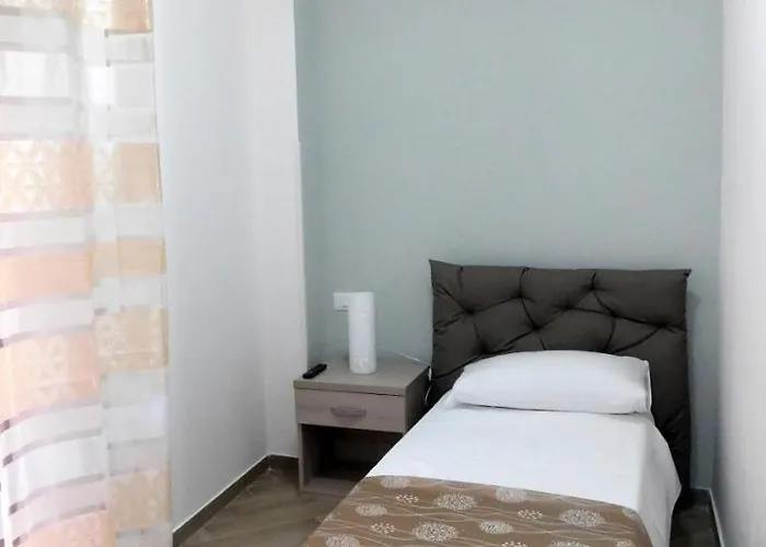 Acrobatic Bed & Breakfast Villa San Giovanni